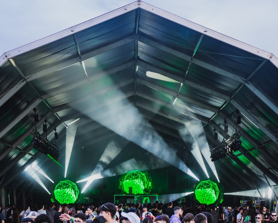 Covered carpa space at Málaga Forum with stage lighting and technical production setup