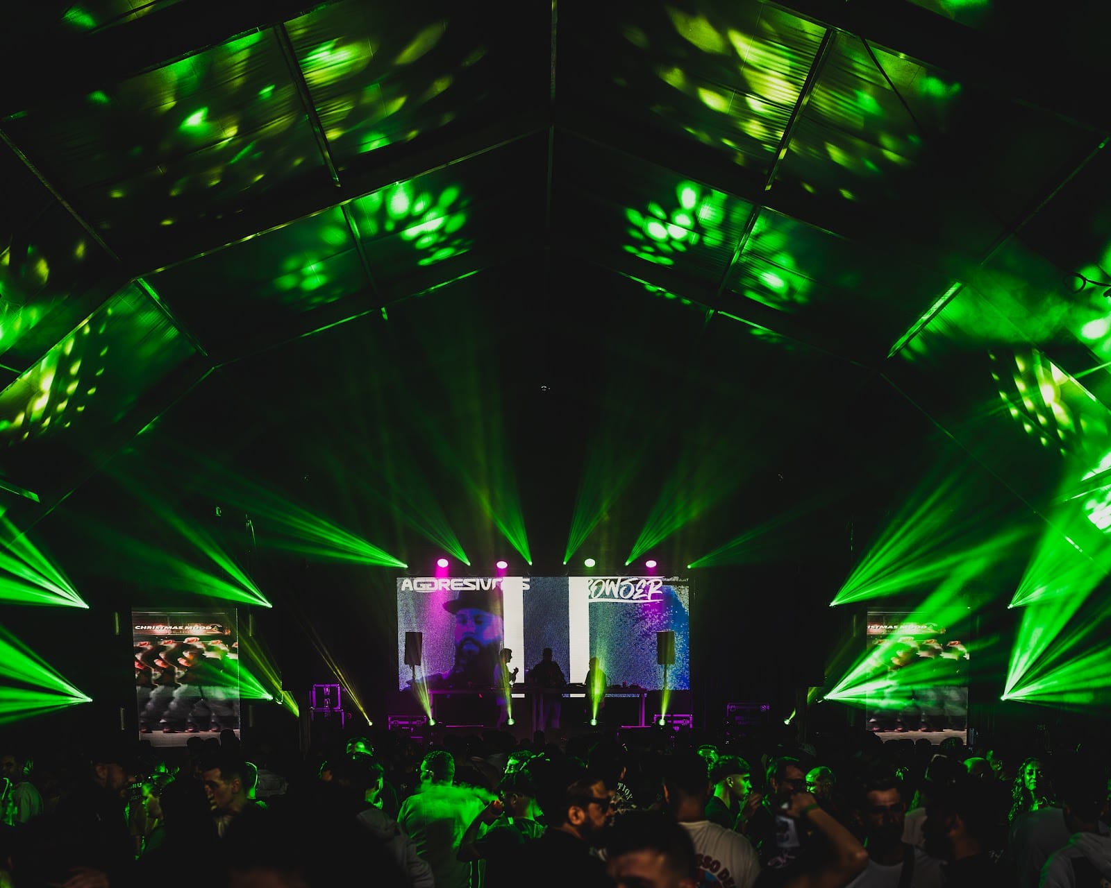 Audiovisual production at Málaga Forum with green stage lighting, screens and technical setup