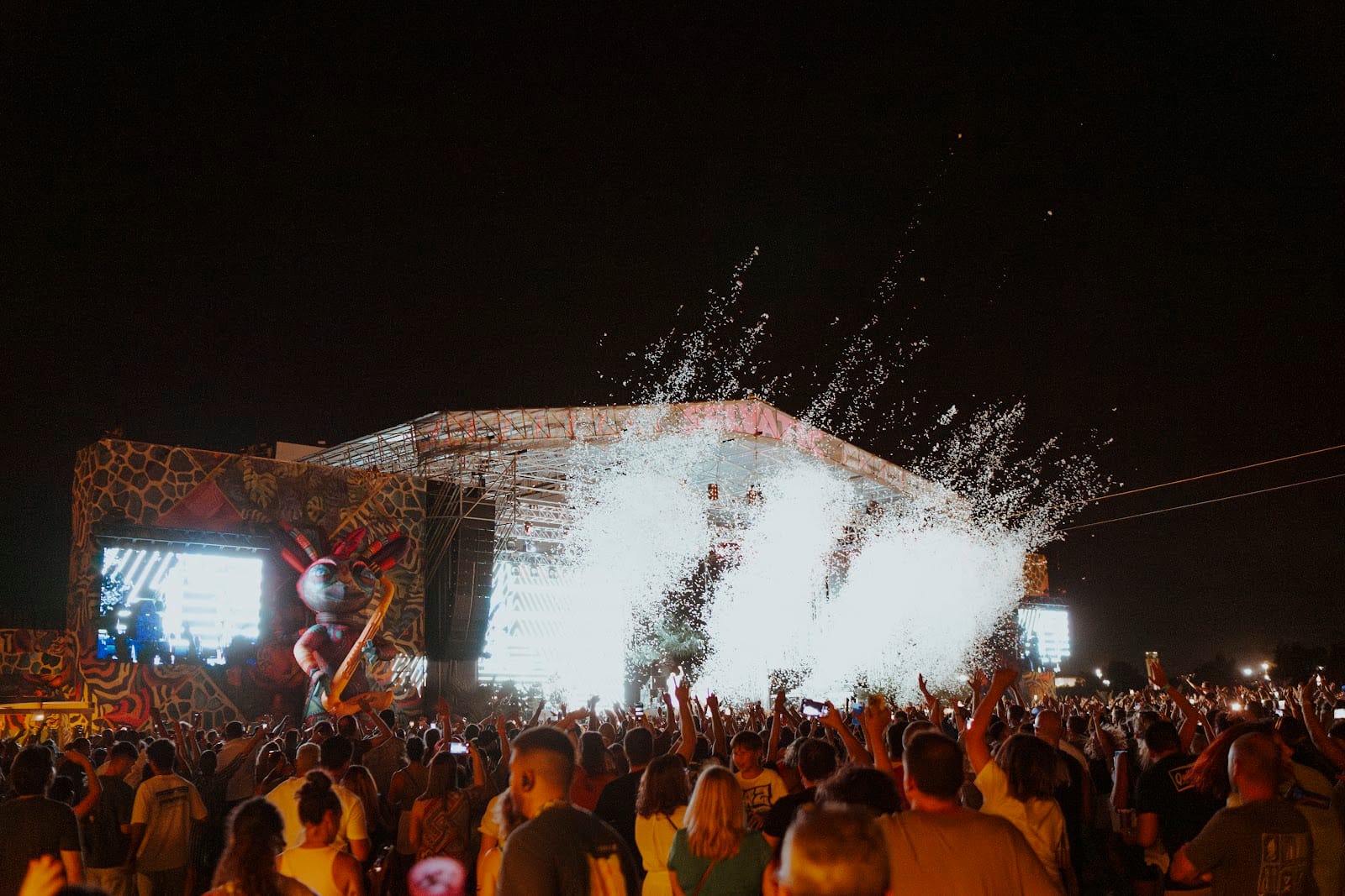Night event production at Málaga Forum with stage effects, lighting and operational setup